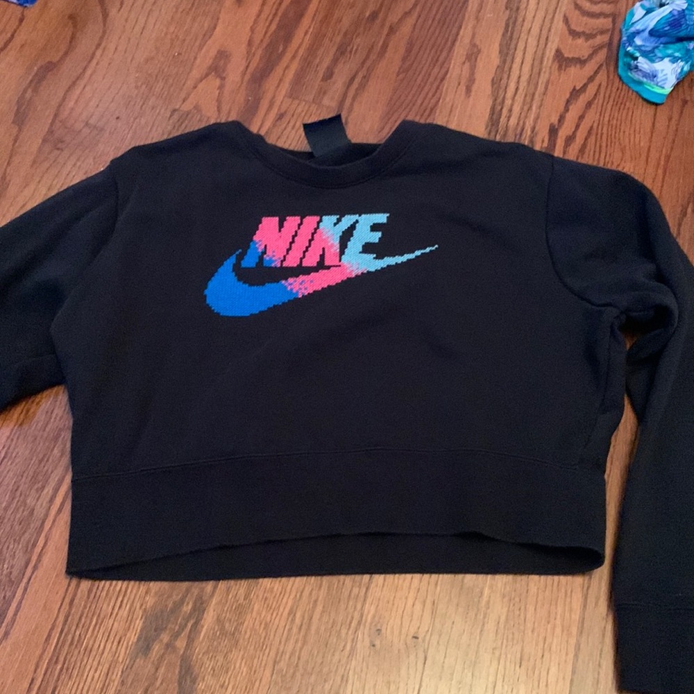 cropped nike crew neck